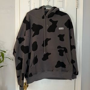 AELFRIC EDEN GREY AND BLACK COW PRINT HOODIE